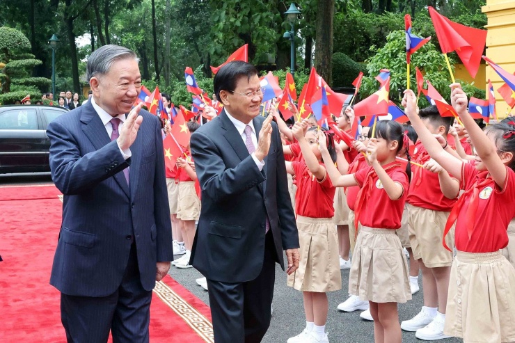 Lễ đón trọng thể Tổng Bí thư, Chủ tịch nước Lào Thongloun Sisoulith thăm cấp Nhà nước đến Việt Nam