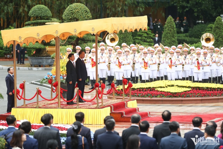 Lễ đón trọng thể Tổng Bí thư, Chủ tịch nước Lào Thongloun Sisoulith thăm cấp Nhà nước đến Việt Nam