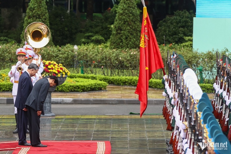 Lễ đón trọng thể Tổng Bí thư, Chủ tịch nước Lào Thongloun Sisoulith thăm cấp Nhà nước đến Việt Nam