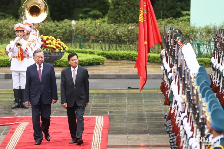 Lễ đón trọng thể Tổng Bí thư, Chủ tịch nước Lào Thongloun Sisoulith thăm cấp Nhà nước đến Việt Nam