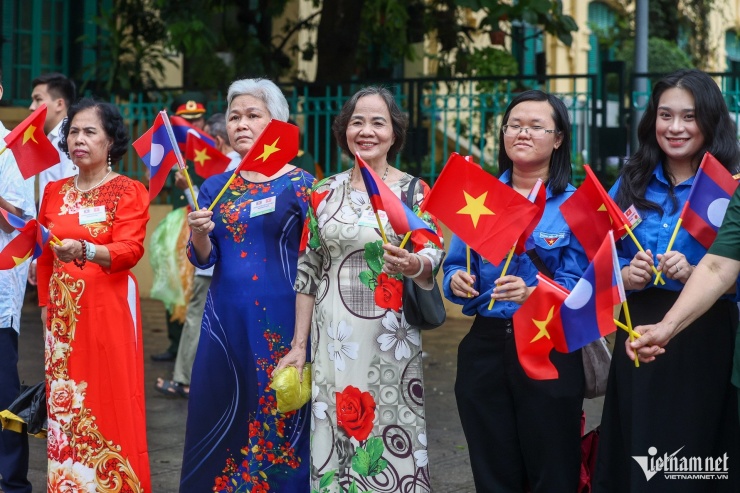 Lễ đón trọng thể Tổng Bí thư, Chủ tịch nước Lào Thongloun Sisoulith thăm cấp Nhà nước đến Việt Nam