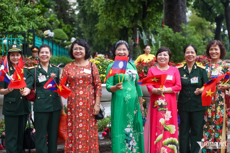 Lễ đón trọng thể Tổng Bí thư, Chủ tịch nước Lào Thongloun Sisoulith thăm cấp Nhà nước đến Việt Nam