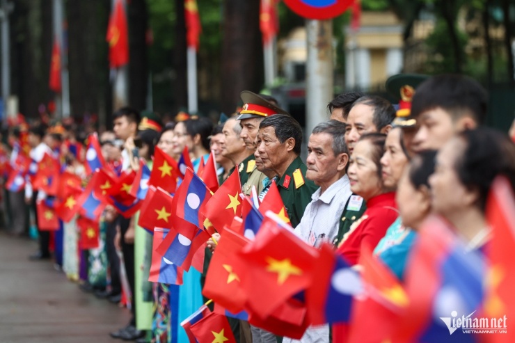 Lễ đón trọng thể Tổng Bí thư, Chủ tịch nước Lào Thongloun Sisoulith thăm cấp Nhà nước đến Việt Nam