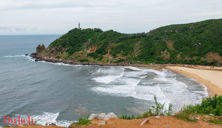 Từ thành phố Tuy Hòa Phú Yên, bạn chỉ cần đi dọc theo con đường quốc lộ 1 về hướng Đông Nam trong khoảng 30km là sẽ đến được Bãi Môn.