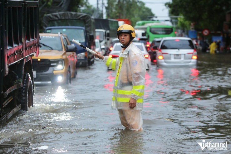 Cao tốc Pháp Vân - Cầu Giẽ ngập sâu, cấm phương tiện đi vào