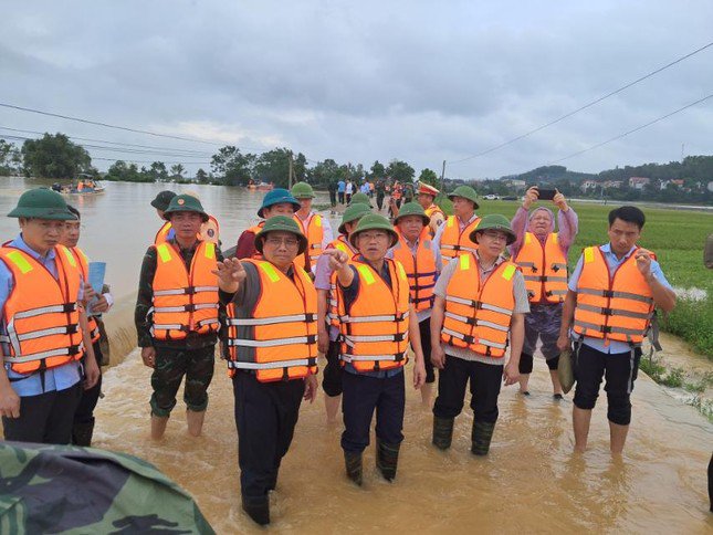 Thủ tướng, Phó Thủ tướng thị sát, chỉ đạo ứng phó mưa lũ tại Bắc Giang và Thái Nguyên