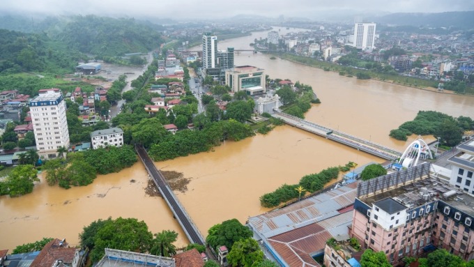 Nước sông dâng cao ở huyện Hà Khẩu, tỉnh Vân Nam, ngày 9/9. Ảnh: The Paper