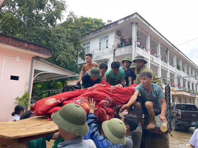 Lũ quét kinh hoàng tại Lào Cai: 15 người chết, hơn 100 người mất tích - 1