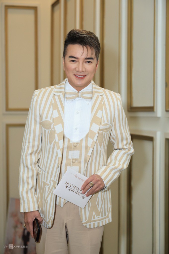 Ca sĩ Đàm Vĩnh Hưng chúc vợ chồng Anh
Đức sớm có con đầu lòng.