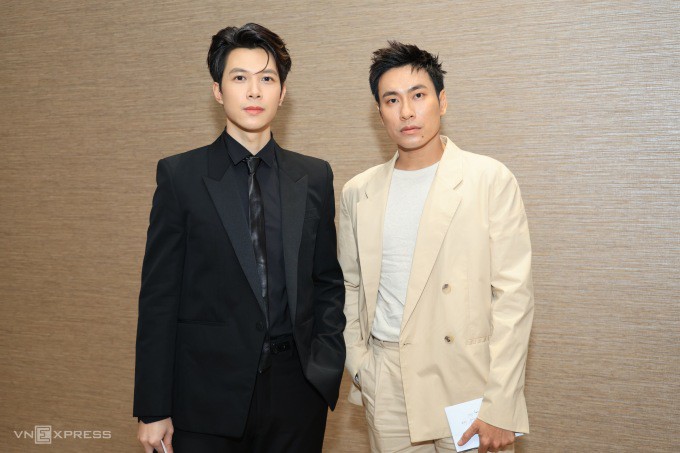 Diễn viên
Kiều Minh Tuấn (phải) và Anh Tú.