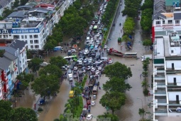 Tin tức trong ngày - Đại lộ Thăng Long ngập sâu, nhiều tuyến đường vào nội đô ùn tắc