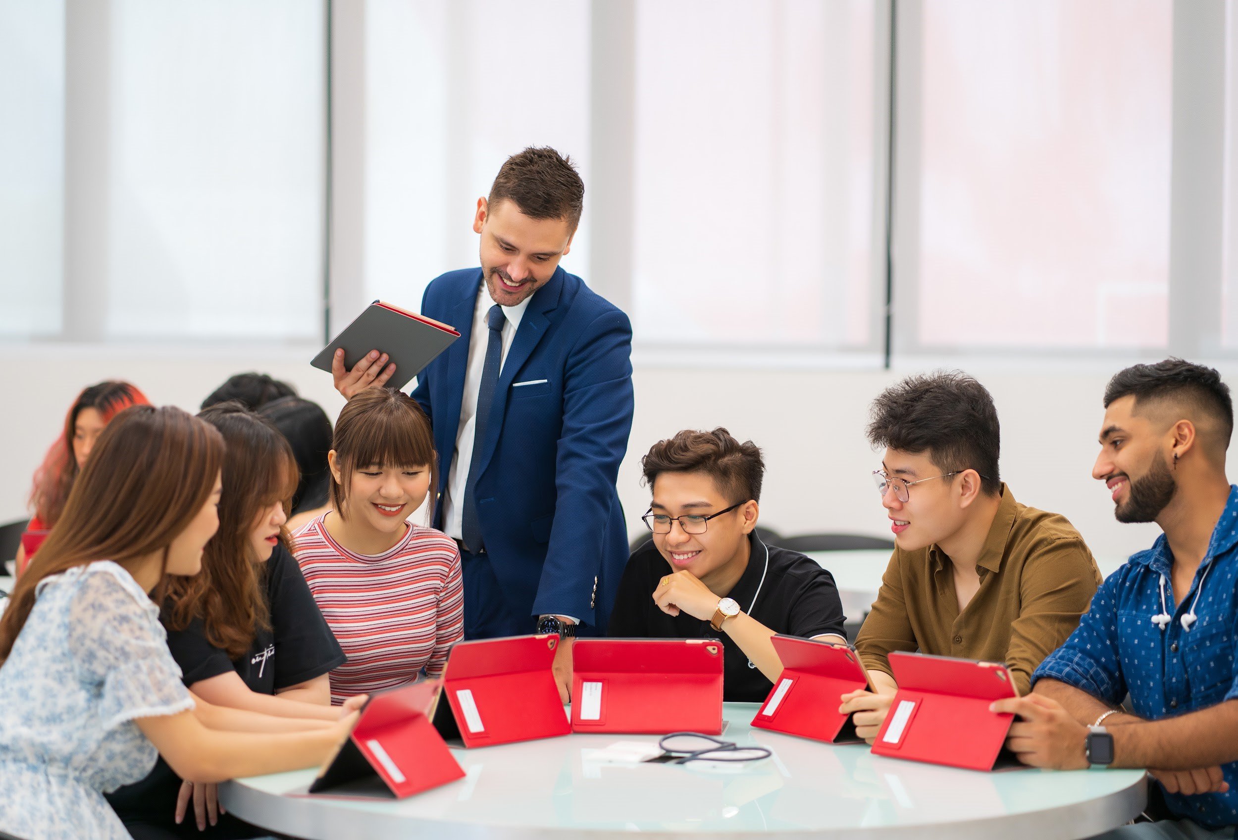 Chương trình Quản trị Kinh doanh tại BUV giúp sinh viên tiếp cận kiến thức toàn cầu