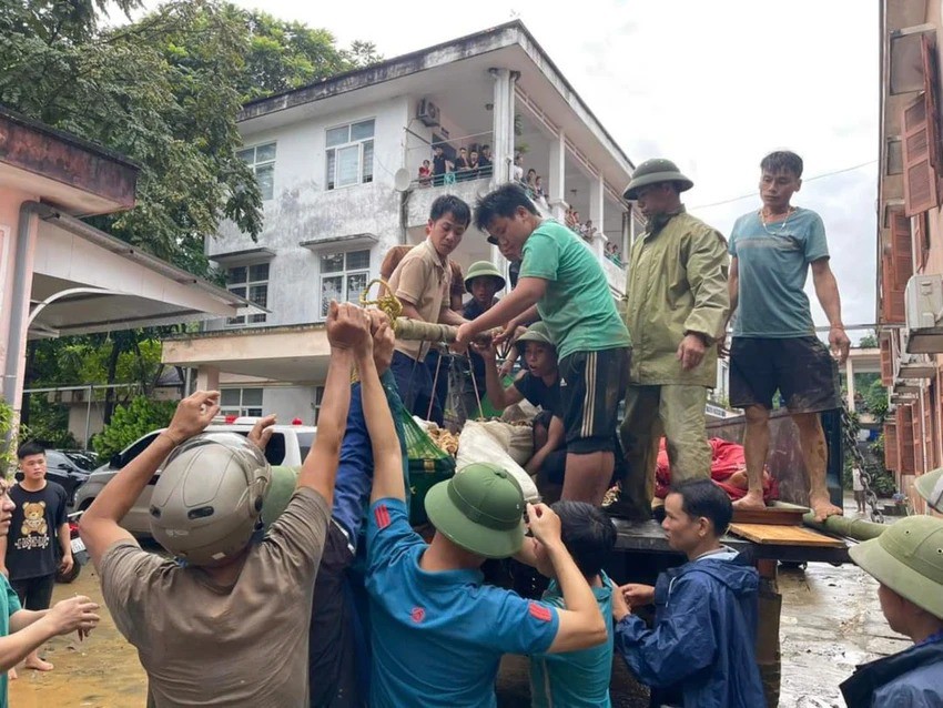 Thảm kịch lũ quét ở Làng Nủ: Người dân tuyệt vọng tìm kiếm người thân mất tích