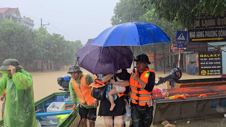 Hình ảnh xúc động trong cơn 'đại hồng thủy' chưa từng có ở Thái Nguyên - 4