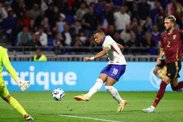 Mbappe bỏ lỡ đối mặt thủ môn trong trận gặp Bỉ