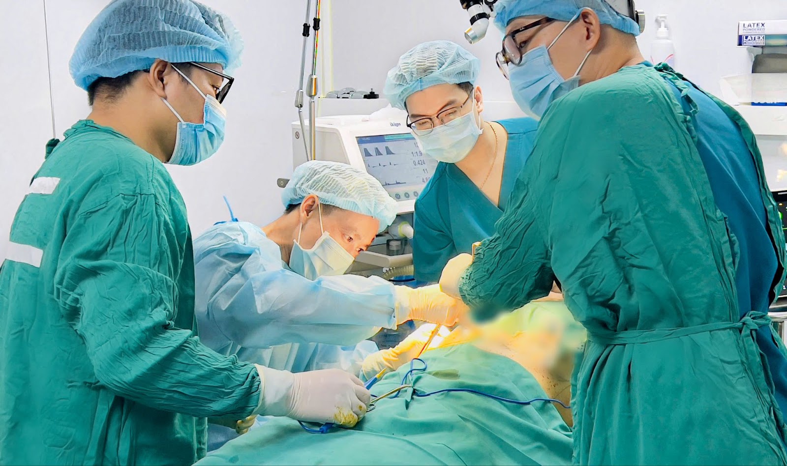 Sự chỉnh chu, tỉ mỉ và tâm huyết&nbsp; đối với&nbsp; nghề Y chính là chìa khóa thành công của bác sĩ Nguyễn Phúc Quảng