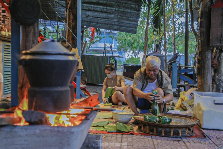 Đây không chỉ thể hiện sự đoàn kết, tinh thần sẻ chia mà còn mang đến sự ấm áp và động viên cho những người dân đang gặp khó khăn đang trong cơn bão lũ.