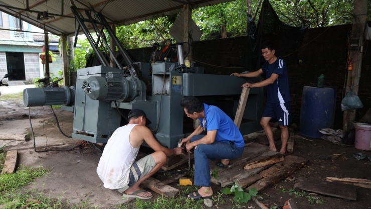 Phú Thọ chống chọi với lũ lớn, nước sông Hồng lên mức lịch sử