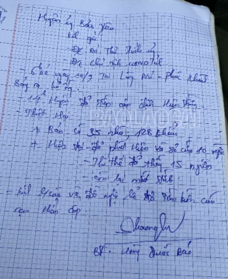 Bức thư tay viết vội của Bí thư huyện ủy huyện Bảo Yên  được cán bộ băng rừng đi báo tin. Ảnh: Báo Lào Cai 