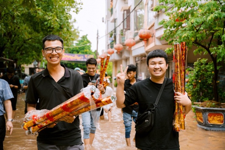 Nhà trai hăm hở cùng chú rể đi hỏi vợ