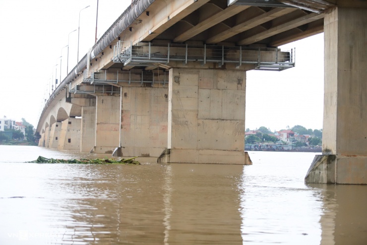 Hiện trạng 6 cầu huyết mạch cấm xe do mưa lũ - 17