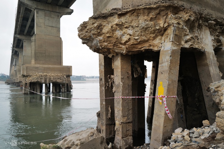 Hiện trạng 6 cầu huyết mạch cấm xe do mưa lũ - 18