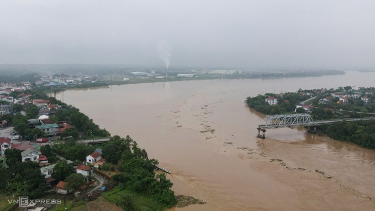 Hiện trạng 6 cầu huyết mạch cấm xe do mưa lũ - 23