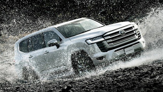 Những mẫu ô tô có khả năng lội nước tốt tại Việt Nam - 3