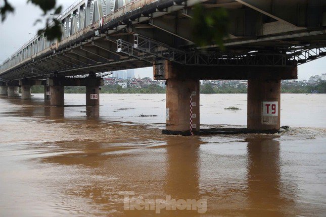 Lũ dữ trên sông Đà, sông Hồng: Hà Nội phát lệnh báo động