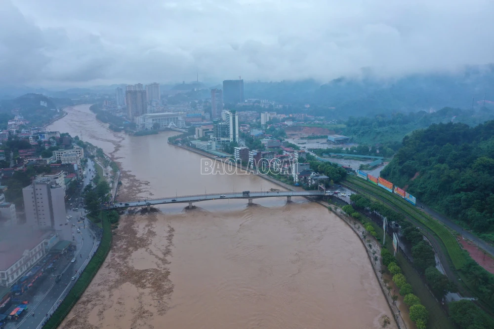 Miền Bắc ngập lụt diện rộng, hàng chục khu vực bị chia cắt