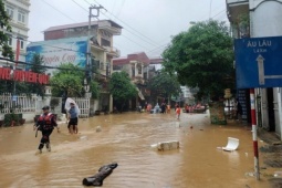 Tin tức trong ngày - Tìm thấy thi thể tình nguyện viên bị lật thuyền khi cứu trợ tại Yên Bái