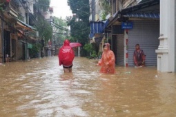 VIDEO: Lũ sông Hồng đạt đỉnh đêm 11-9