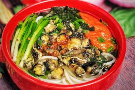 Cuối tuần đãi cả nhà bún ốc mẹ làm, ngon hơn nhà hàng