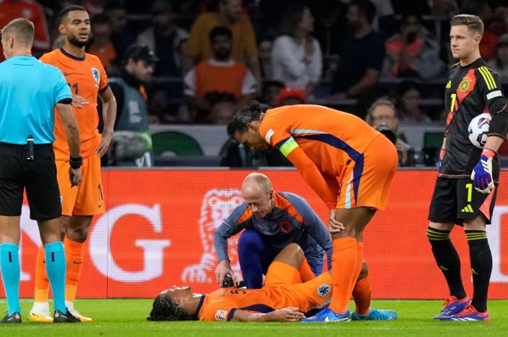 Nathan Ake dính chấn&nbsp;thương trong trận đấu giữa Hà Lan và&nbsp;Đức