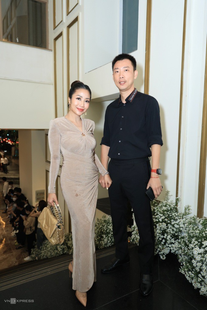 Ốc Thanh Vân và chồng nói nhận thiệp
của Anh Đức từ hồi tháng 7.