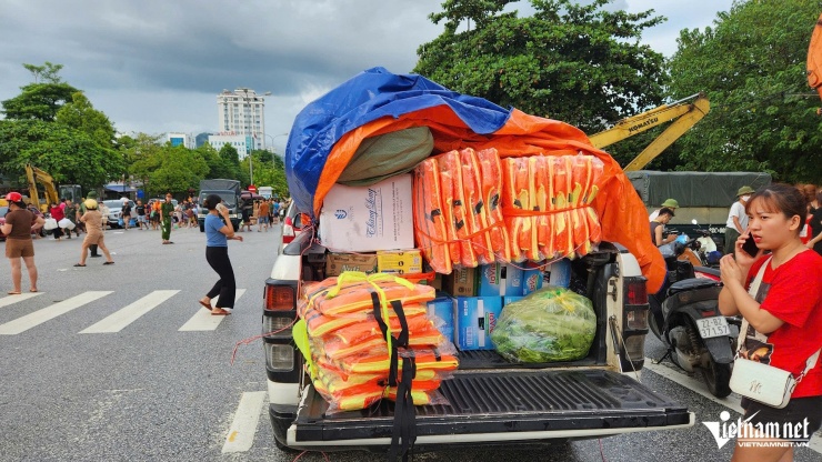 Thành phố Tuyên Quang ngập nặng: Cứu trợ khẩn trương tiếp sức người dân vùng rốn lũ