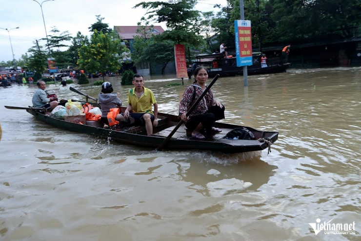 Thành phố Tuyên Quang ngập nặng: Cứu trợ khẩn trương tiếp sức người dân vùng rốn lũ