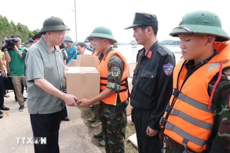 Tổng Bí thư, Chủ tịch nước chỉ đạo quyết liệt các biện pháp ứng phó bão lũ phía Bắc, ưu tiên cao nhất là cứu dân