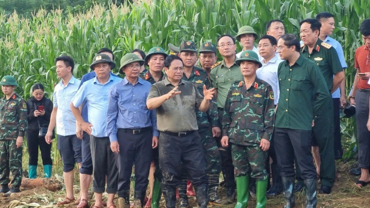 Thủ tướng Phạm Minh Chính yêu cầu xây xong khu tái định cư cho người dân thôn Làng Nủ trước Tết