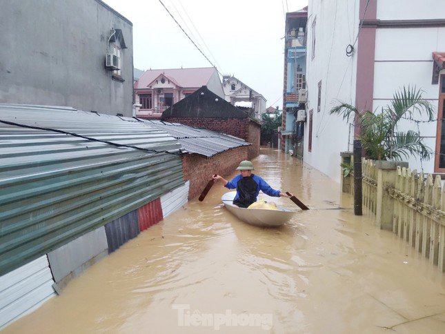 Lũ dữ trên sông Cầu chỉ còn cách lũ lịch sử 6cm, miền Bắc đối mặt với thảm họa ngập lụt kéo dài