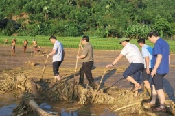 Thủ tướng Phạm Minh Chính tới hiện trường vụ sạt lở thôn Làng Nủ, Lào Cai