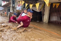 Thế giới - Hàng nghìn người mắc kẹt trong lũ, Thái Lan điều lực lượng đặc nhiệm giải cứu