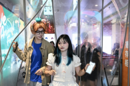 Xu hướng thuê người cosplay nhân vật game để hẹn hò