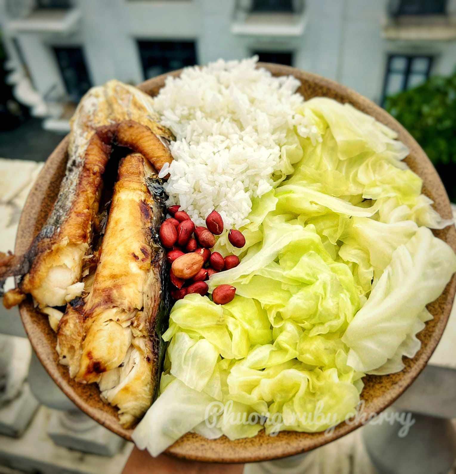 Cá thu nướng, rau cải hấp, cơm trắng