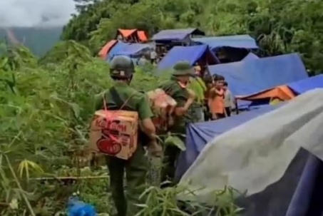 Tránh hiểm nguy sạt lở, 115 người dân thôn Kho Vàng phải sống tạm trên núi