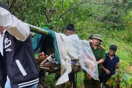 Hành trình cứu hộ anh hùng: Khiêng cáng 15km qua đường sạt lở, cứu sống hai nạn nhân tại Cao Bằng