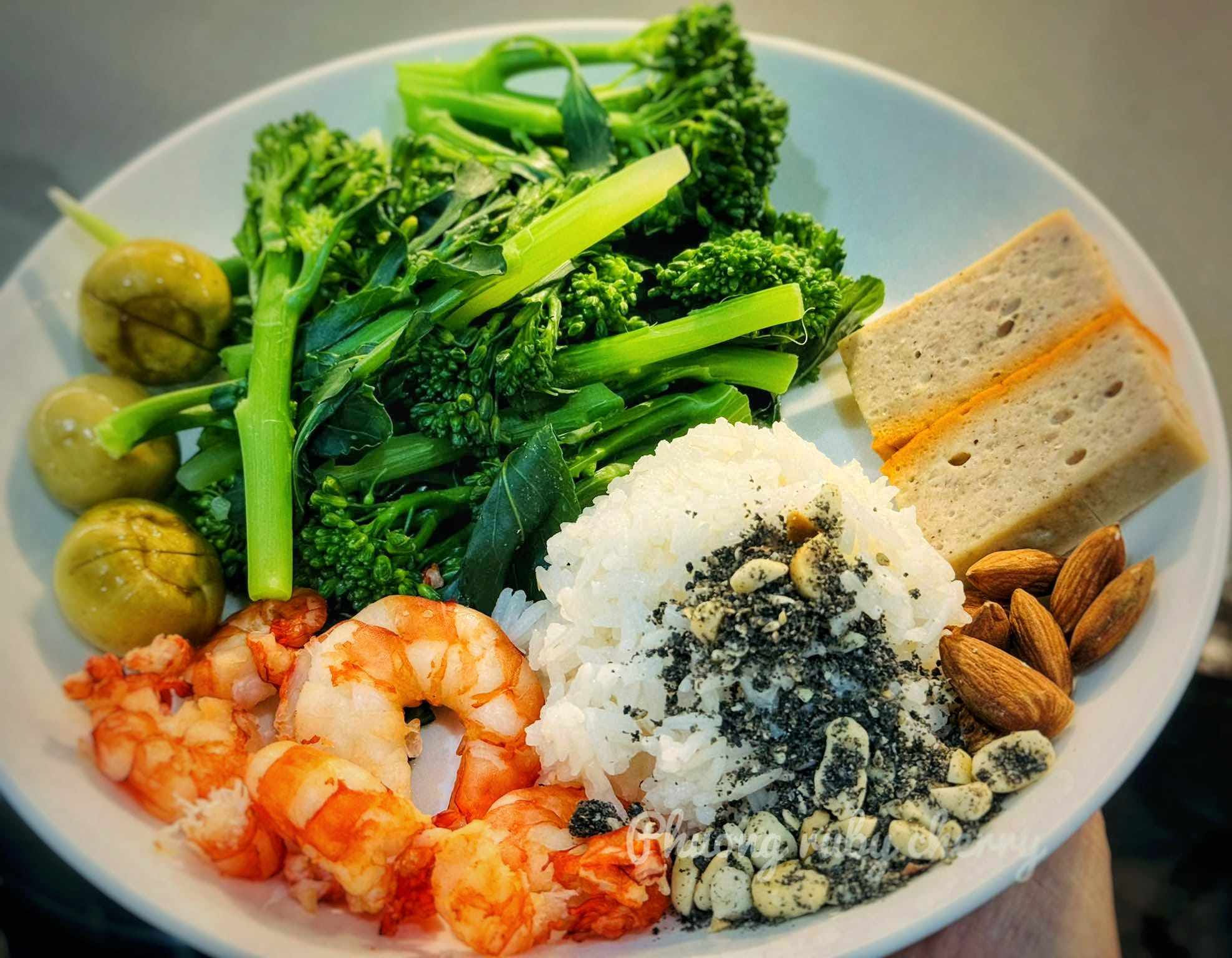 Mẹ đảm Hà Nội cho cả nhà ăn cơm đĩa, lý do đằng sau khiến mọi người muốn học theo - 1