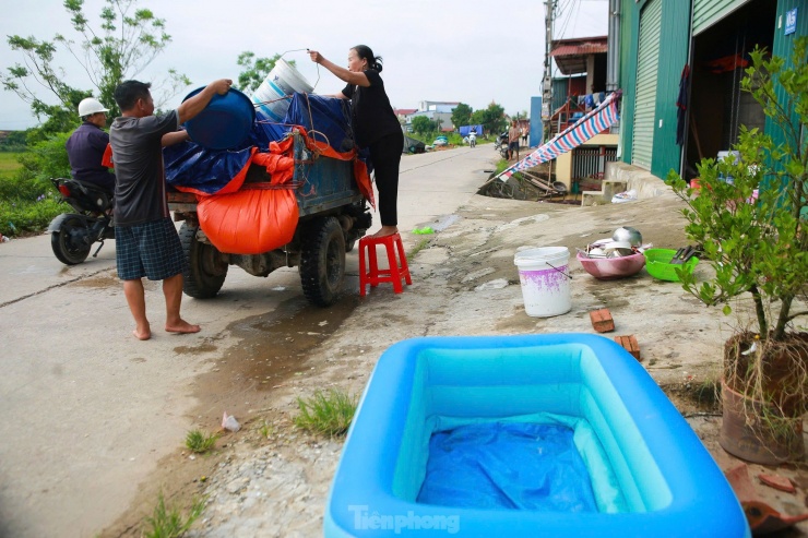 Lụt lịch sử cô lập gần 3.000 hộ dân ở Sóc Sơn, Hà Nội