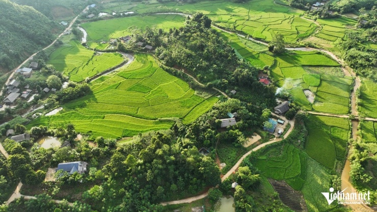 Thôn Làng Nủ được xây dựng khu tái định cư cách 3km khỏi nơi ở cũ để ổn định đời sống người dân