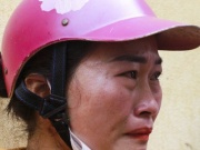 Giáo dục - du học - Cô giáo bật khóc nhìn đồ dùng học sinh dưới lớp bùn non sau 'lũ lịch sử'